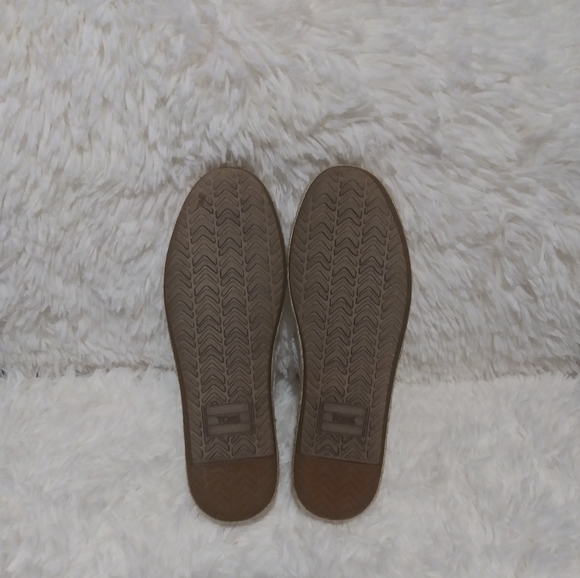 Woman's Floral Lace Espadrilles - Picture 7 of 7